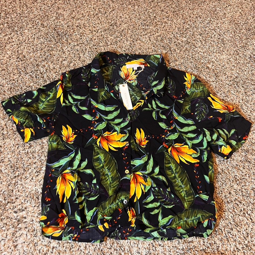 Olivaceous Women's Medium‎ Tropical Print Button Down Short Sleeve Shirt